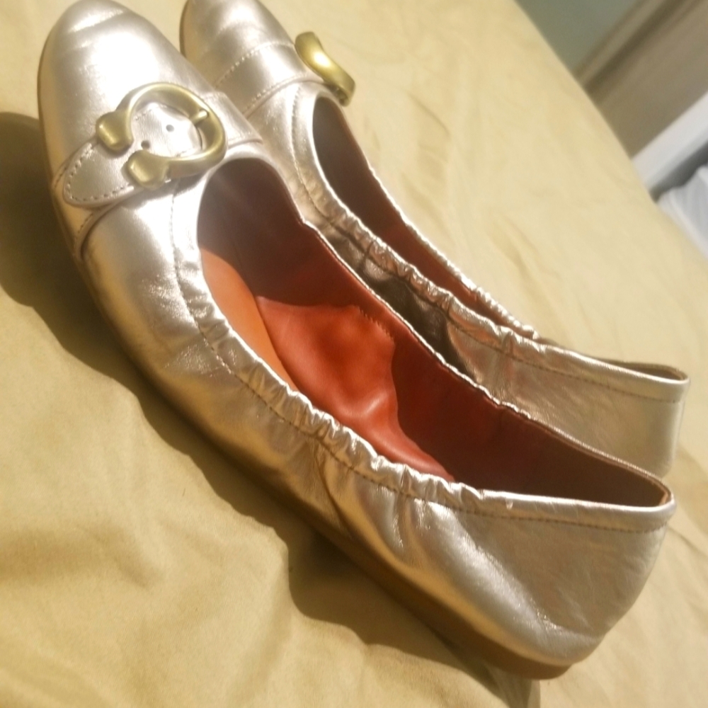 Coach EUC Silver Stunning Sz 10 Flats!